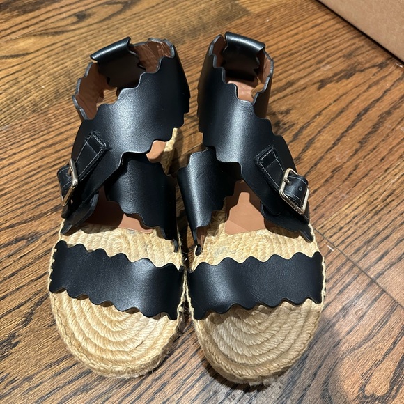Chloe Lauren Scalloped Black Sandals Size 35 / 5
